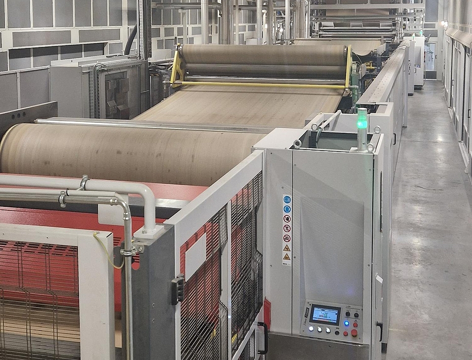 Drying corrugated paper